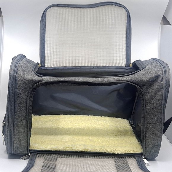 Henkelion Pet Carrier - Picture 3 of 11